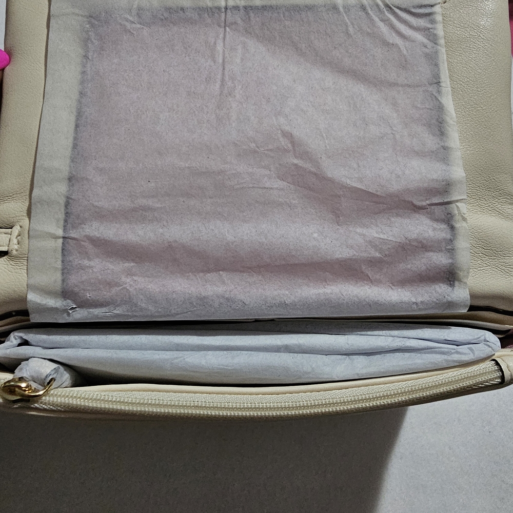 Victoria's Secret Cream Quilted Women's Bag - Picture 4 of 5